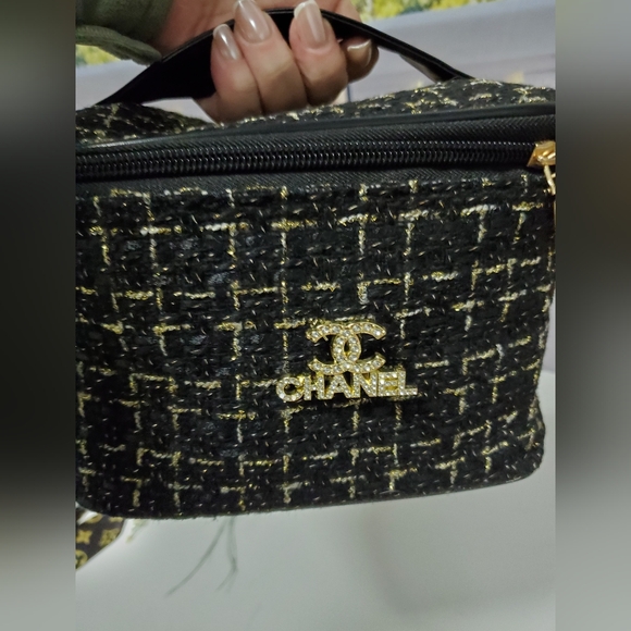 Black & Gold Shimmer Tweed Cosmetic Case, Crystal Brooch, New - Picture 3 of 5